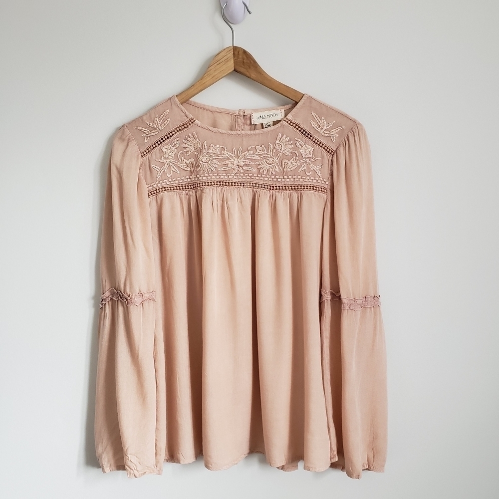 NWT Luna Moon Embroidered Flowy Bell Sleeves Boho Peasant Blouse